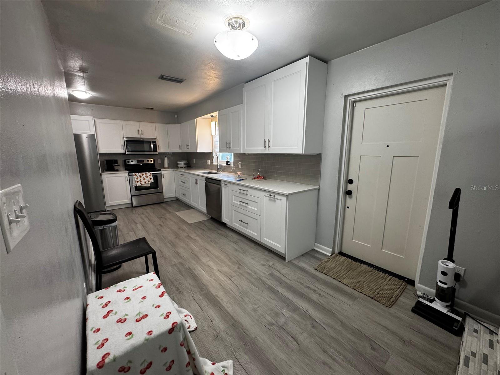6914 N Ola Ave Property Photo 16