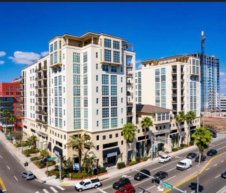 1227 E MADISON ST #504