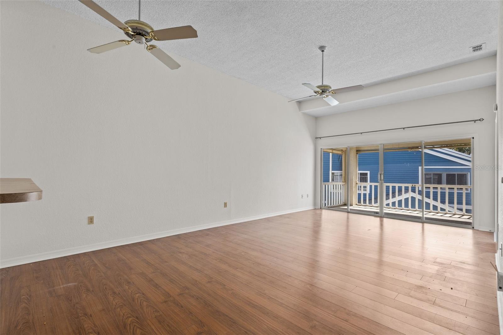 2014 Golfview Dr #2014 Property Photo 5