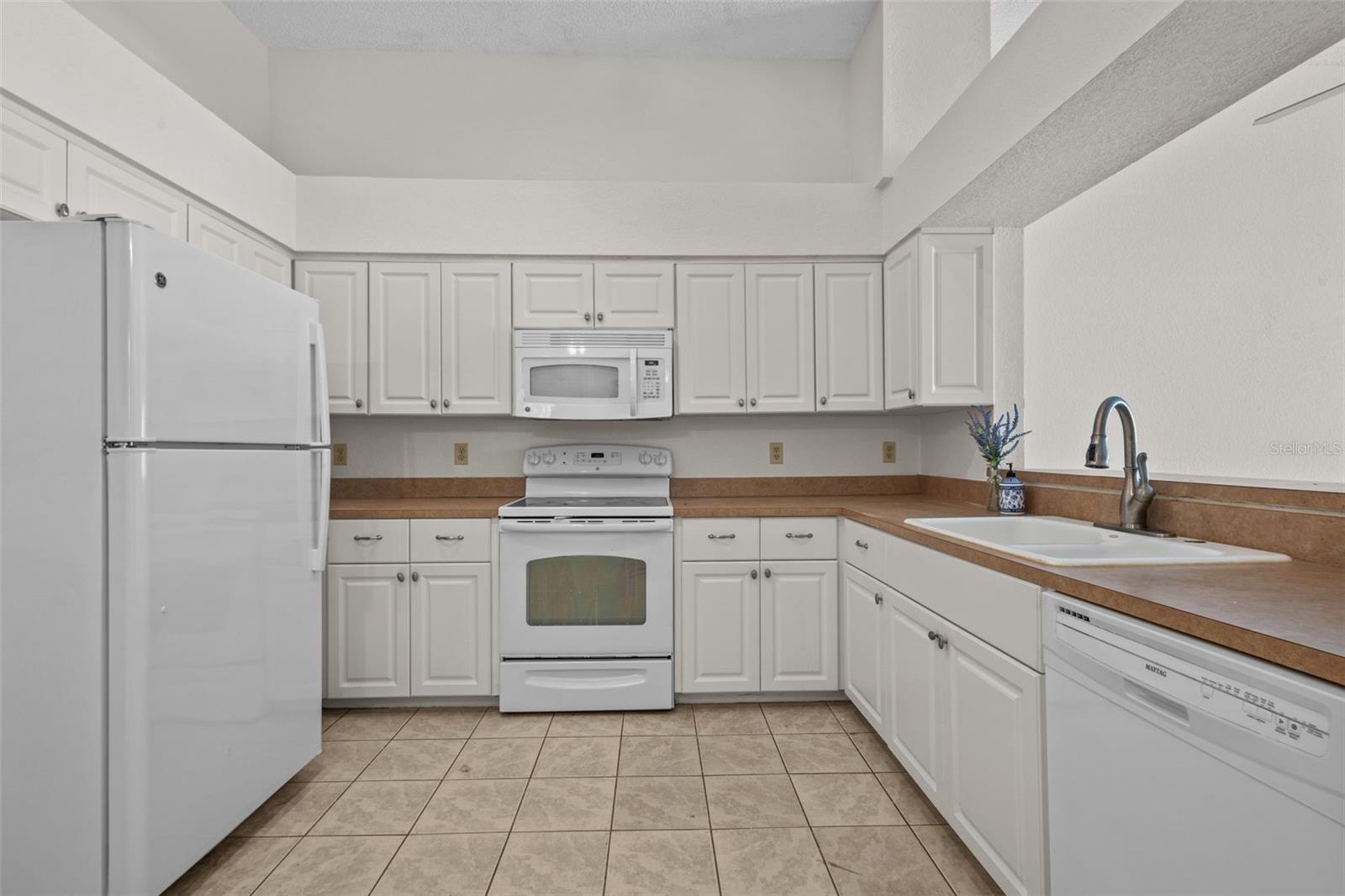 2014 Golfview Dr #2014 Property Photo 8