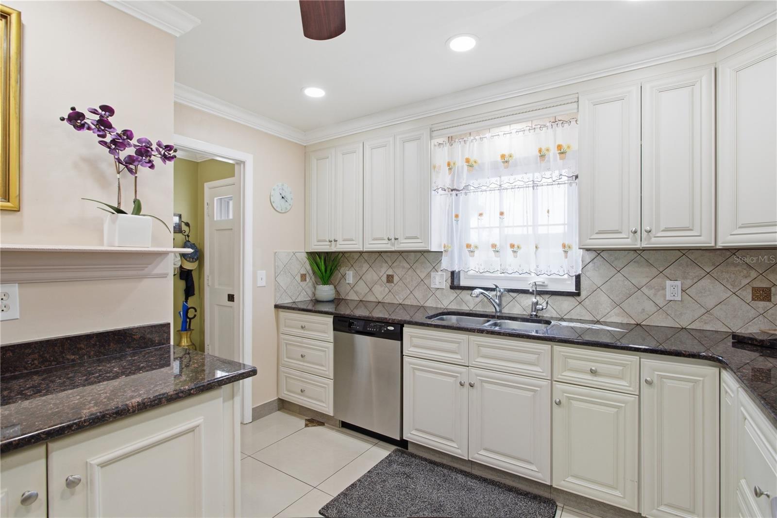 1636 S Lake Ave #1 Property Photo 8