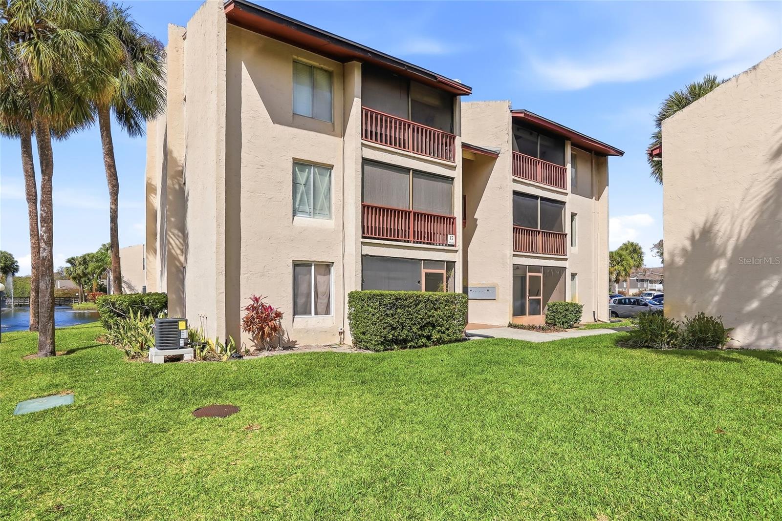 8602 CHAMPLAIN CT #90 Property Photo 1