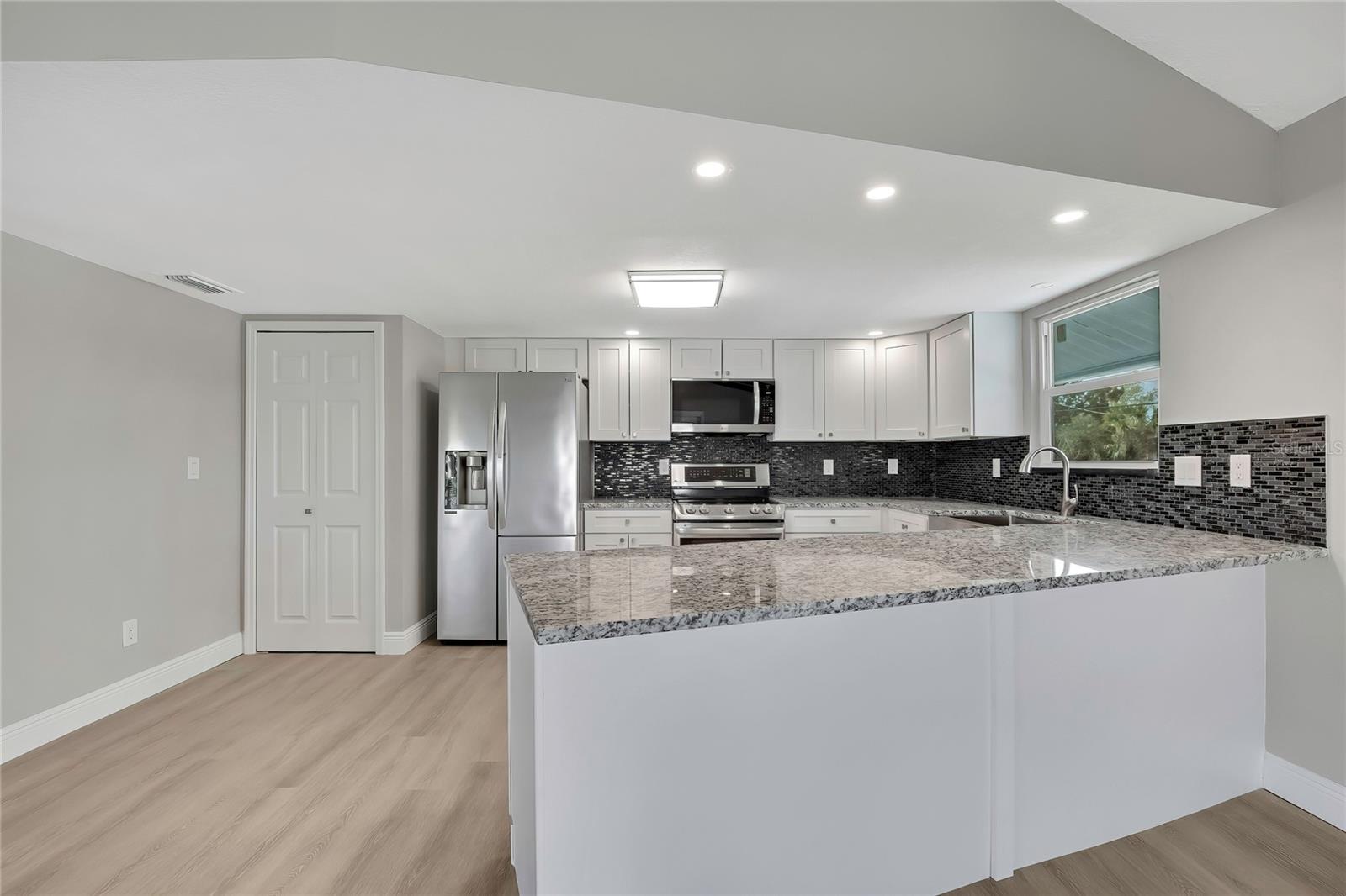6703 Seaview Blvd Property Photo 13