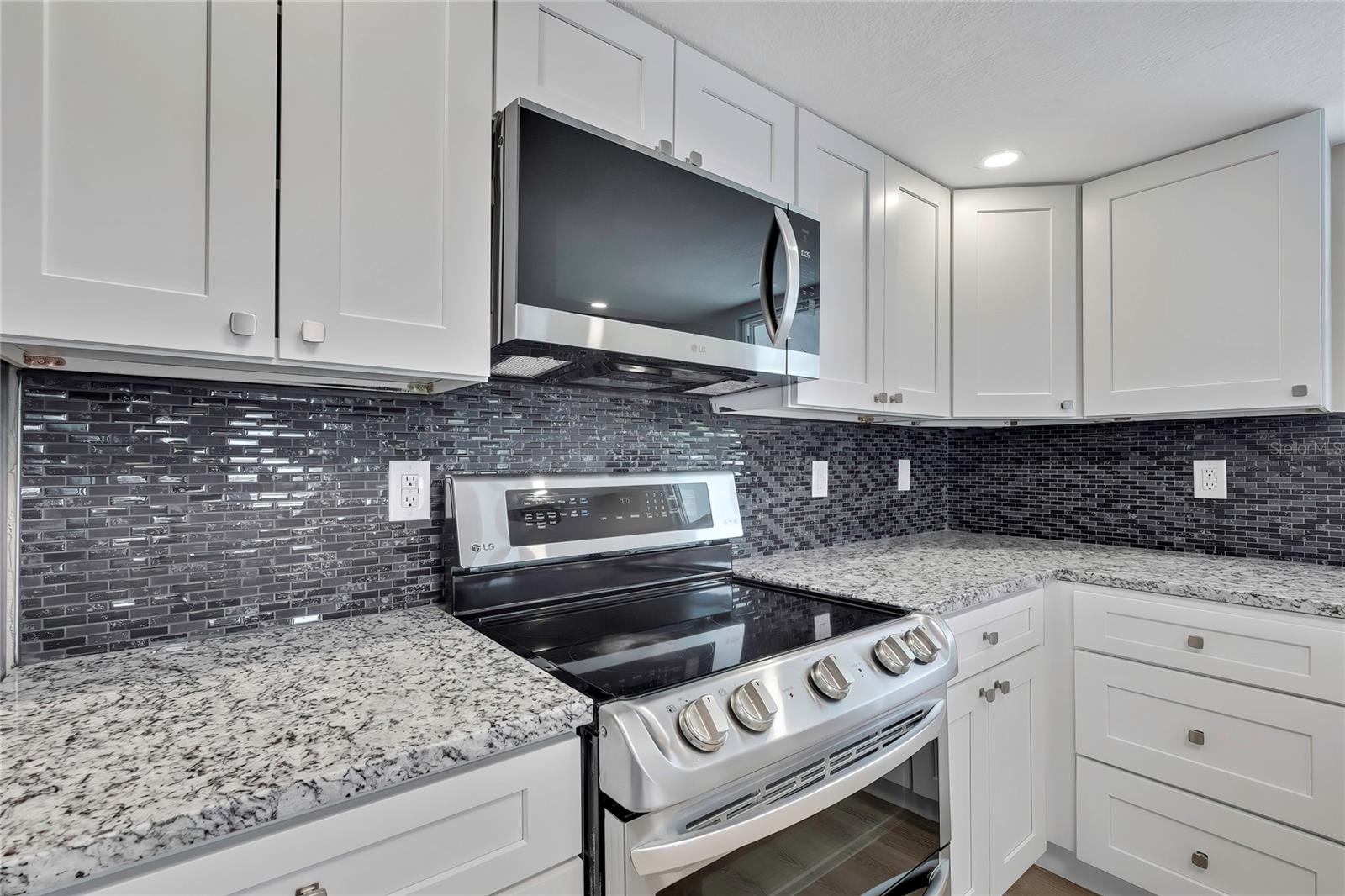 6703 Seaview Blvd Property Photo 16