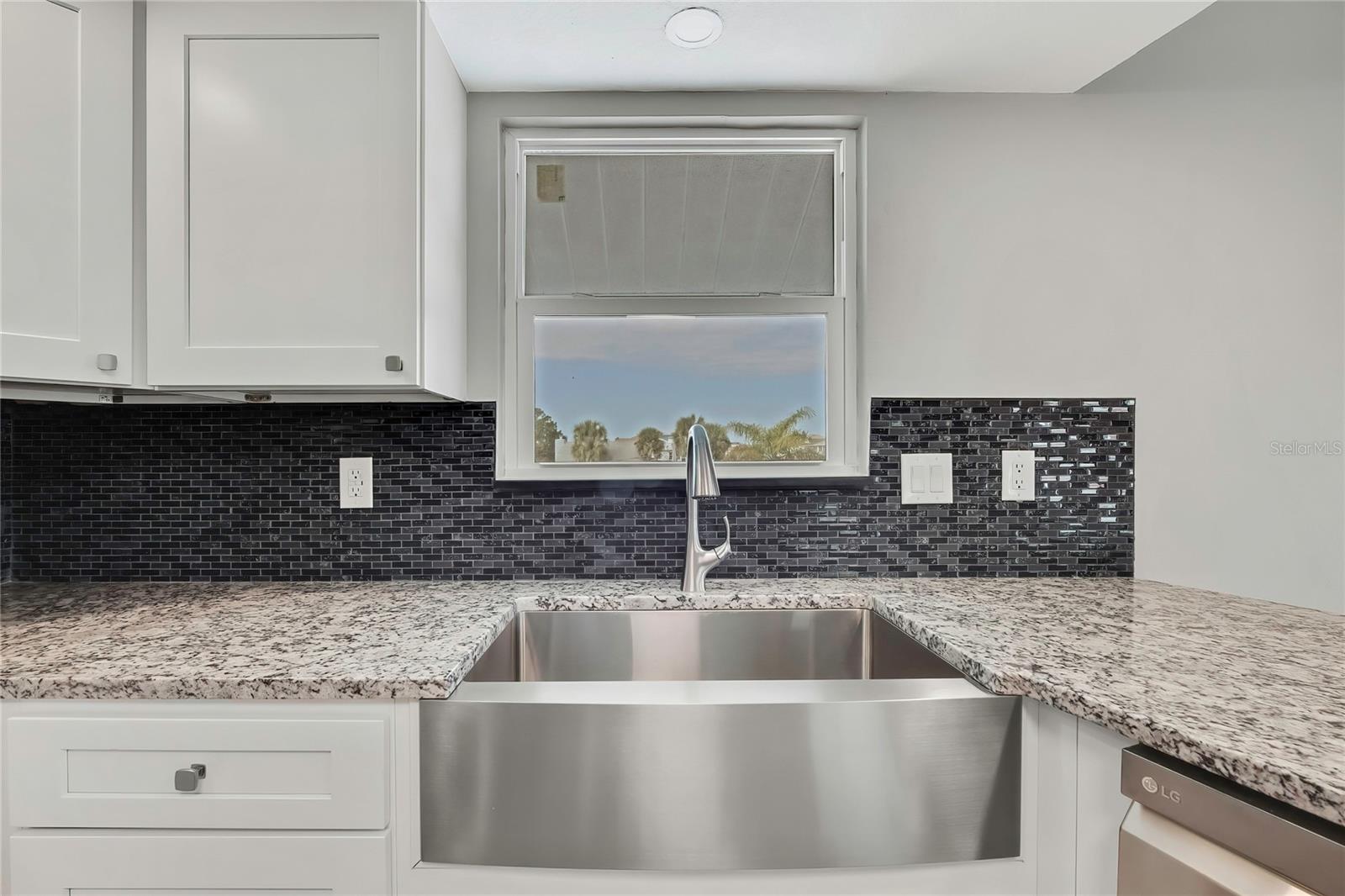 6703 Seaview Blvd Property Photo 17