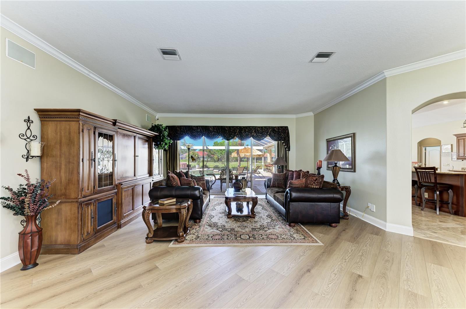 8315 Eagle Xing Property Photo 6