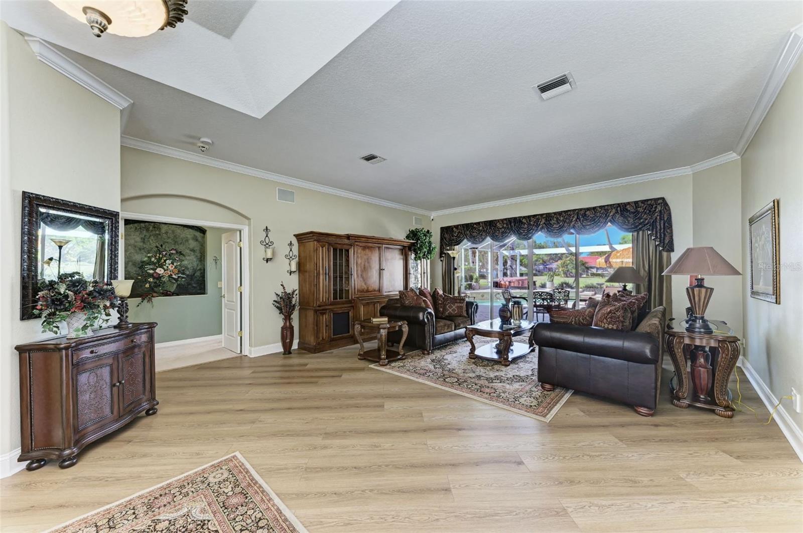 8315 Eagle Xing Property Photo 20
