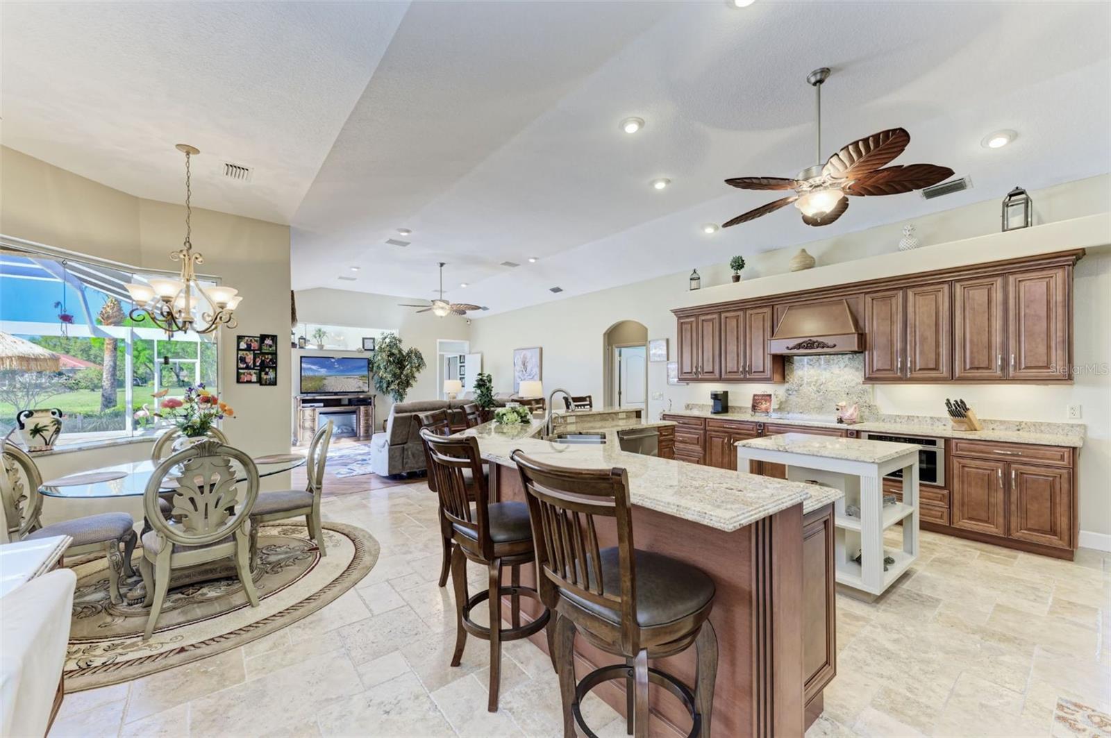 8315 Eagle Xing Property Photo 24