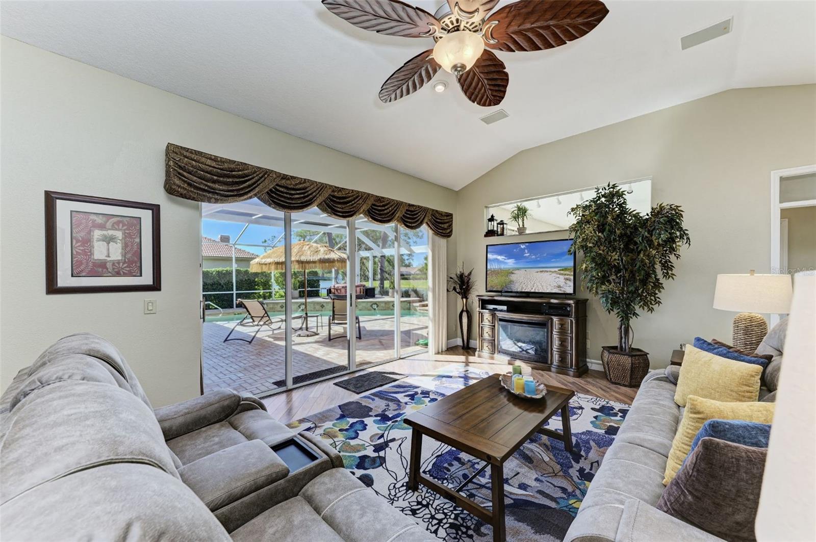 8315 Eagle Xing Property Photo 29