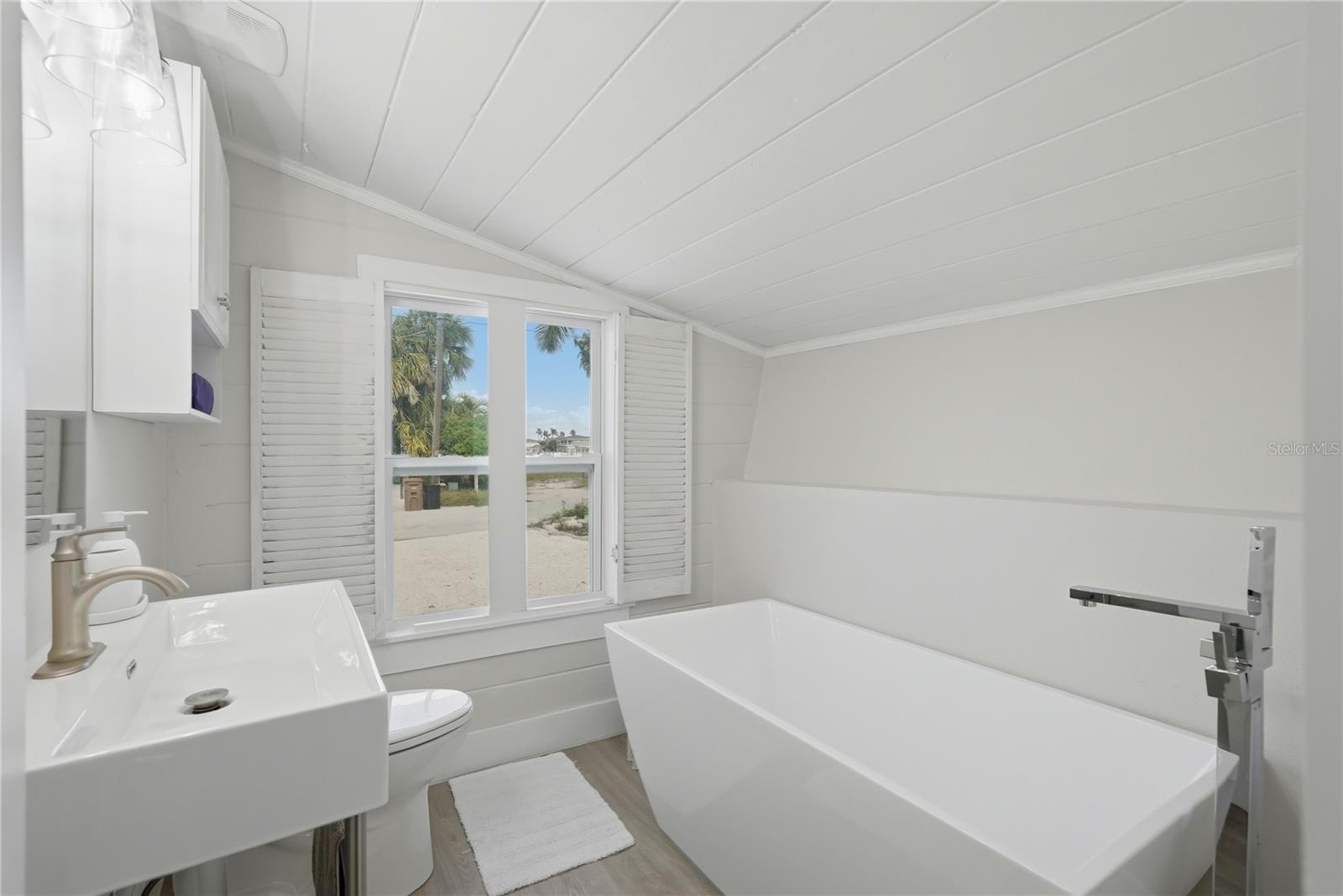 15424 2nd St E Property Photo 18