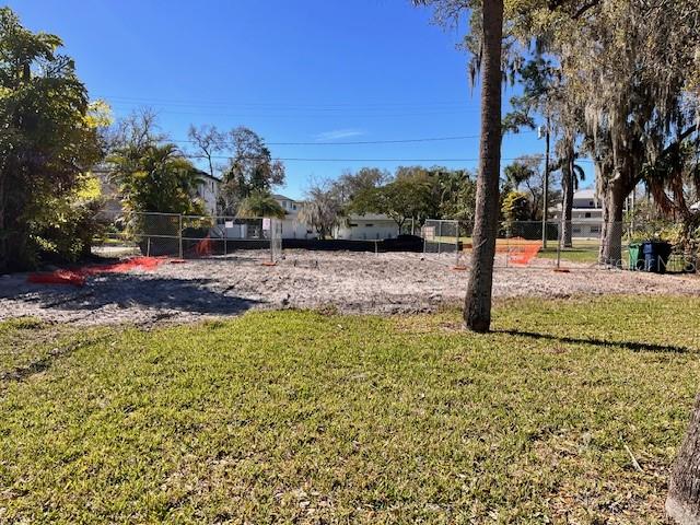 2640 S Dundee St Property Photo 4