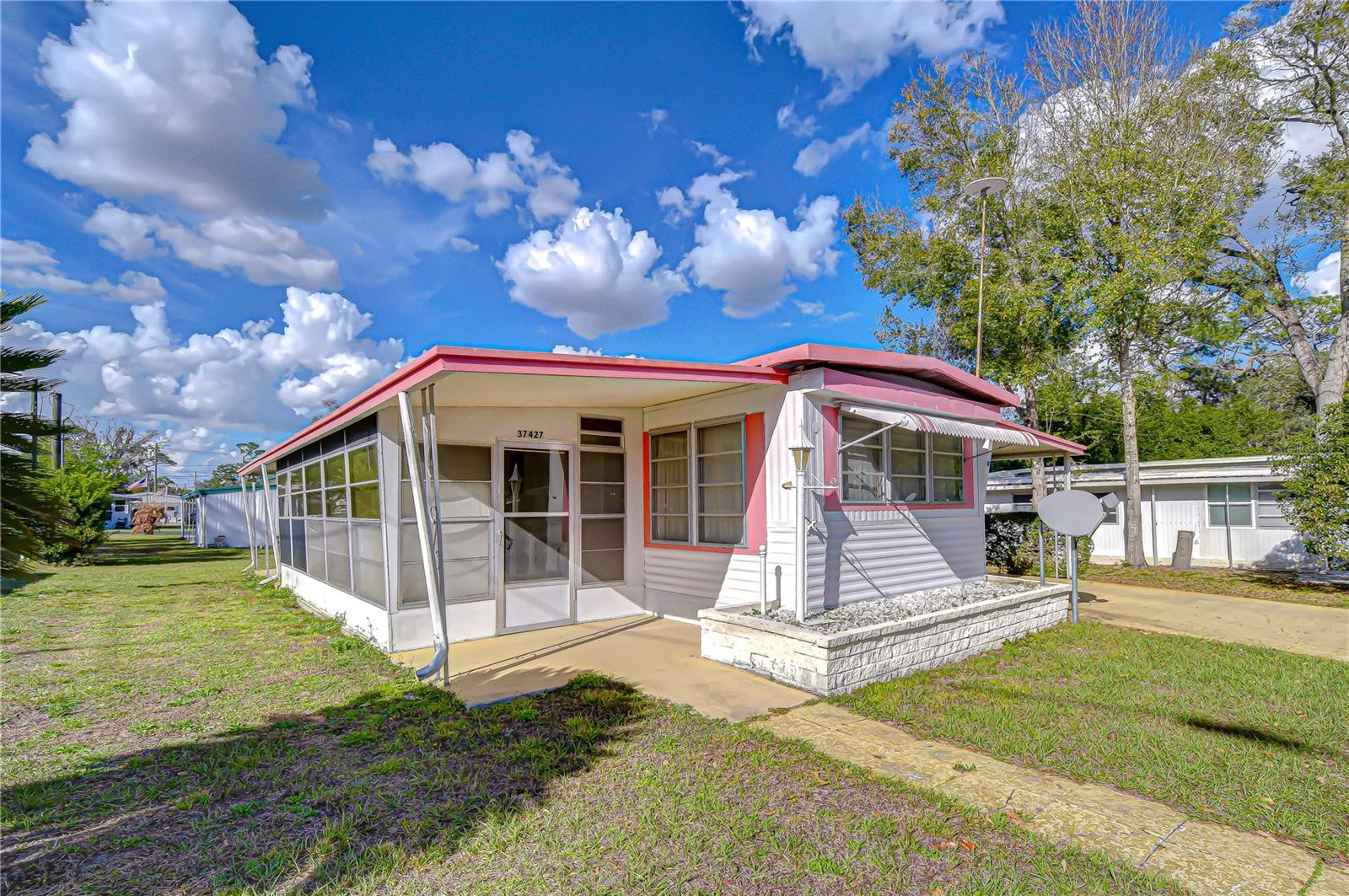 37427 Hammond Dr Property Photo 3