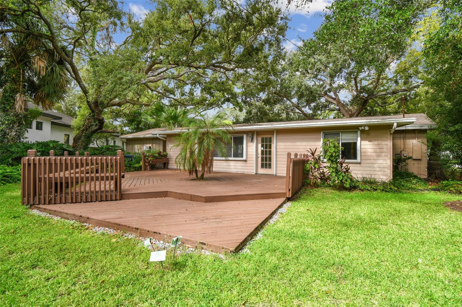 4508 Henderson Blvd Property Photo 2