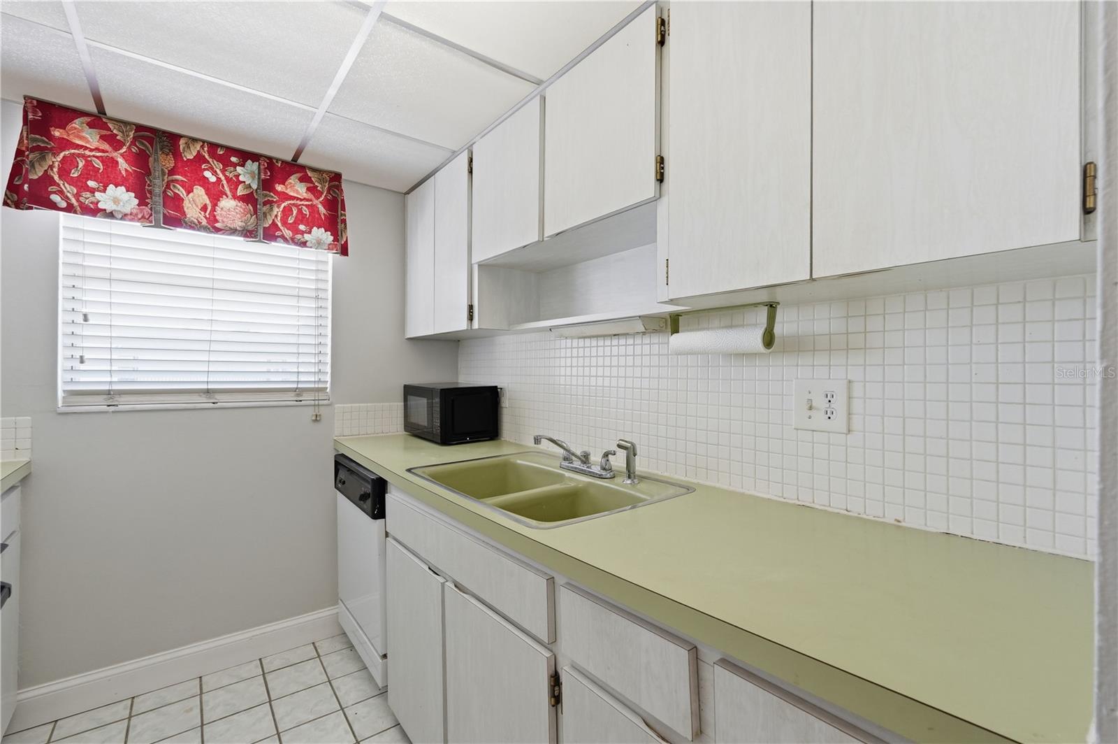 2750 E Bay Dr #14e Property Photo 17