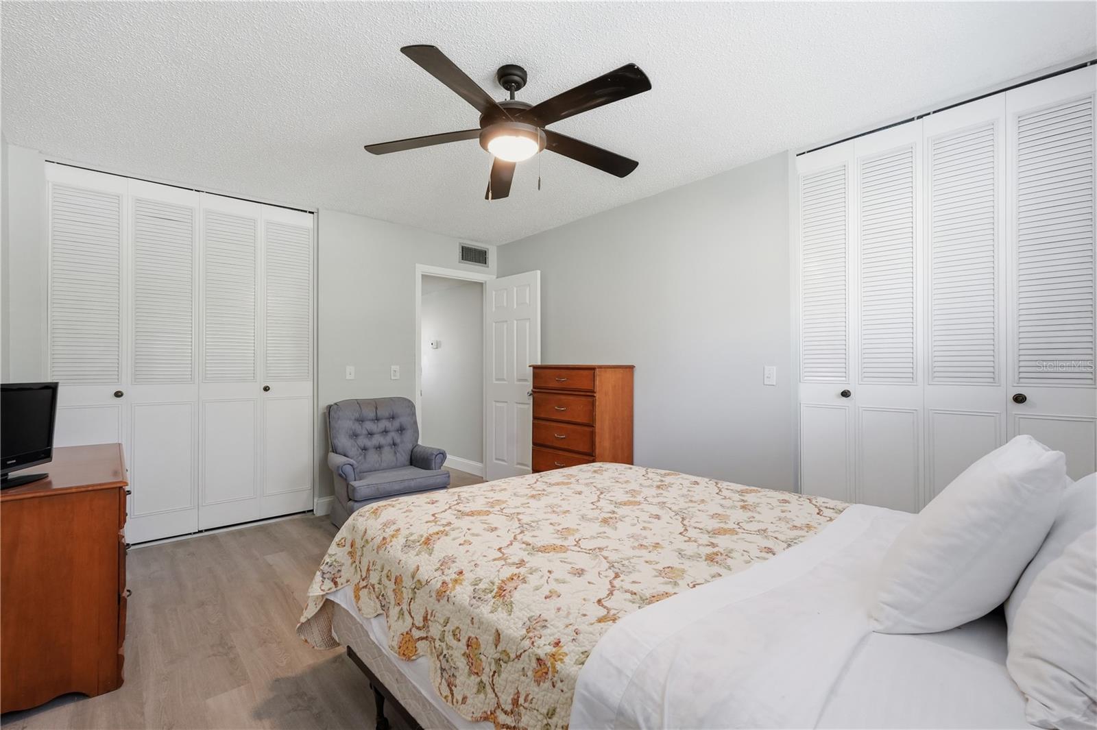 2750 E Bay Dr #14e Property Photo 25