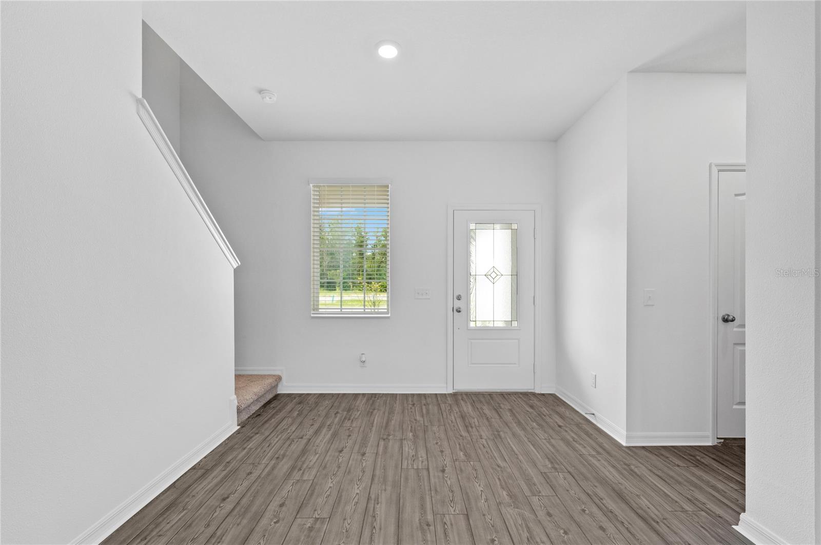 576 Bay Leaf Dr Property Photo 5