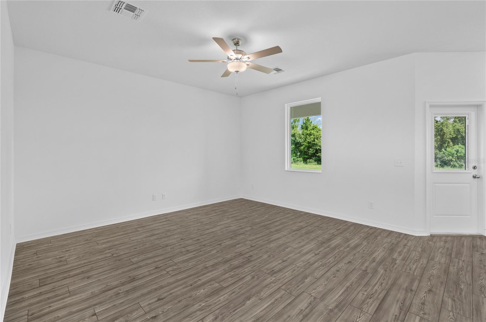 576 Bay Leaf Dr Property Photo 10