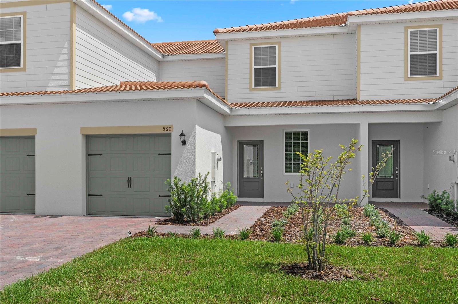 560 Bay Leaf Dr Property Photo 2