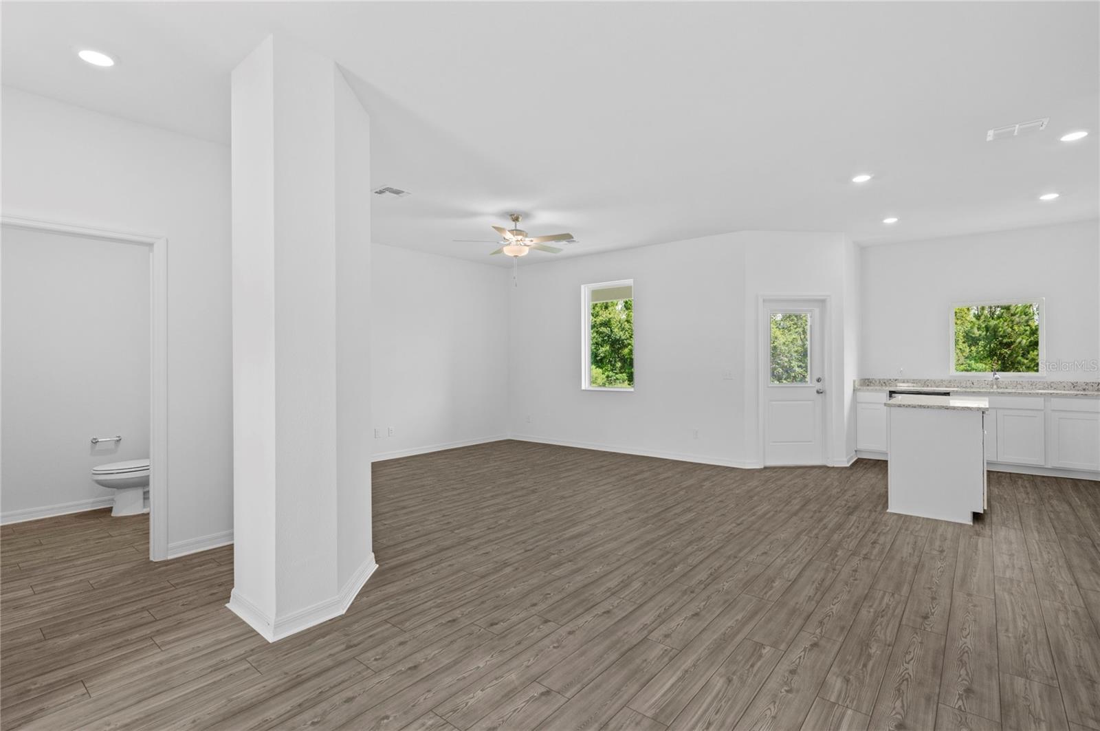 560 Bay Leaf Dr Property Photo 8