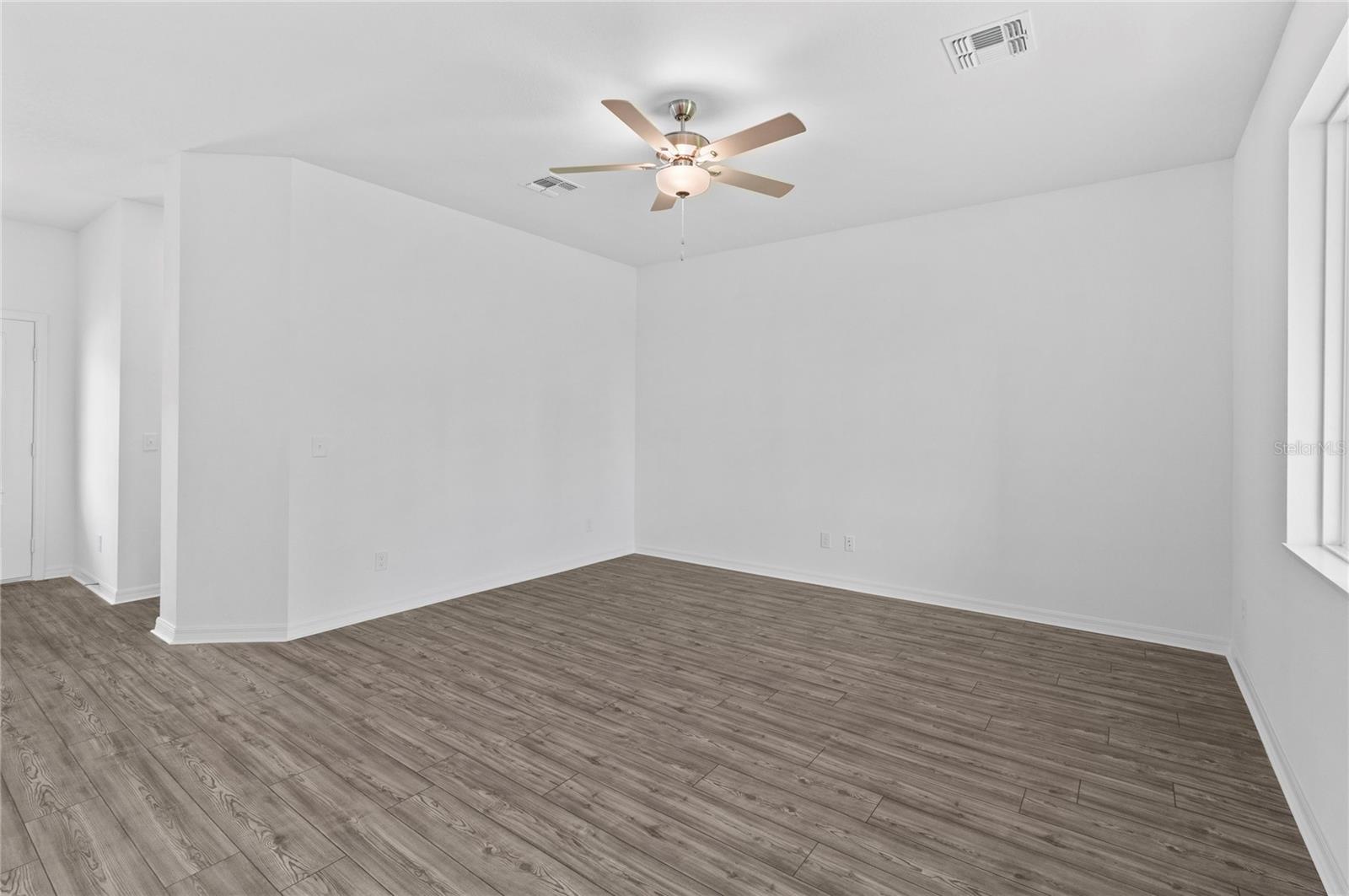 560 Bay Leaf Dr Property Photo 9