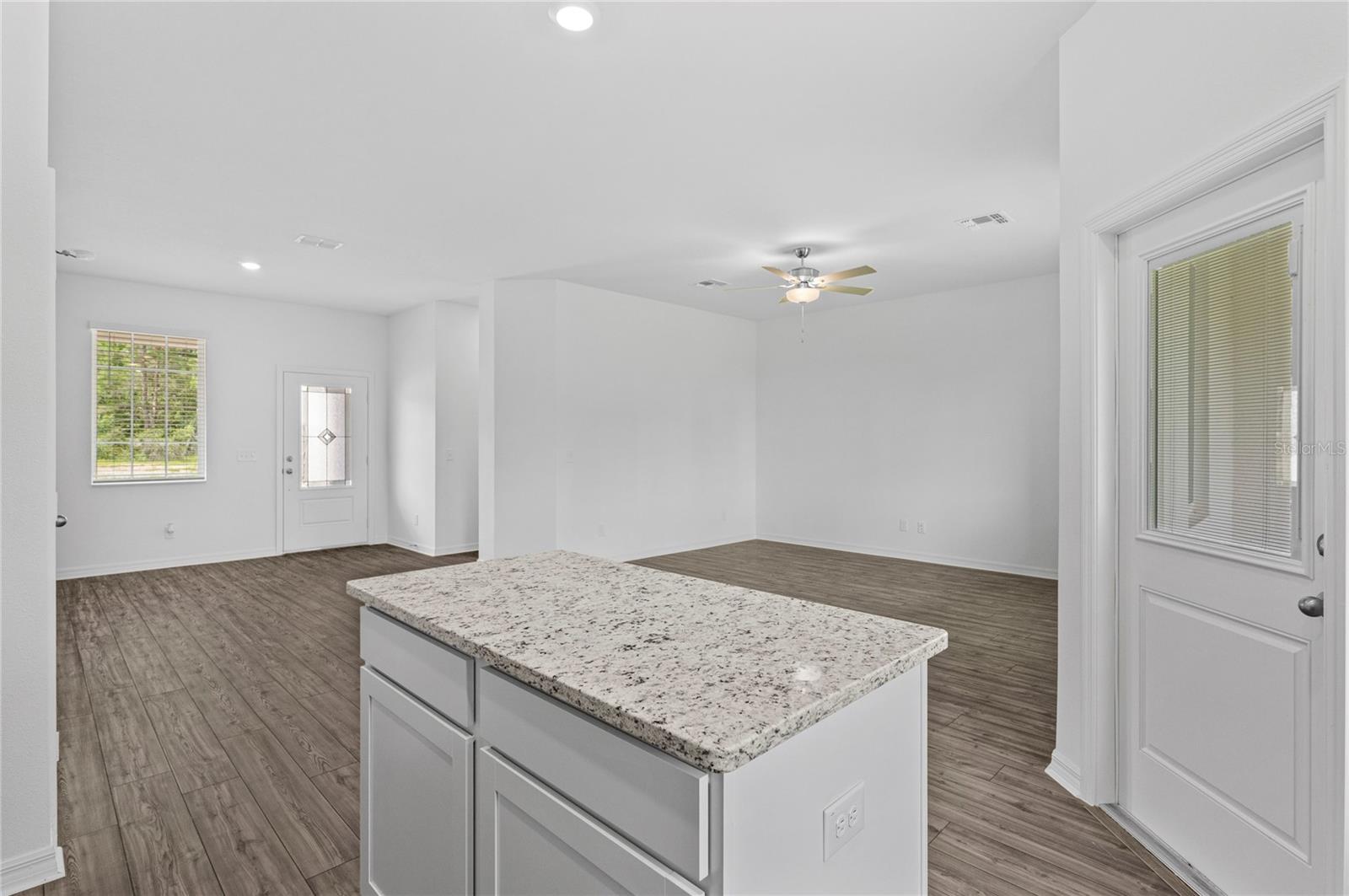 560 Bay Leaf Dr Property Photo 11