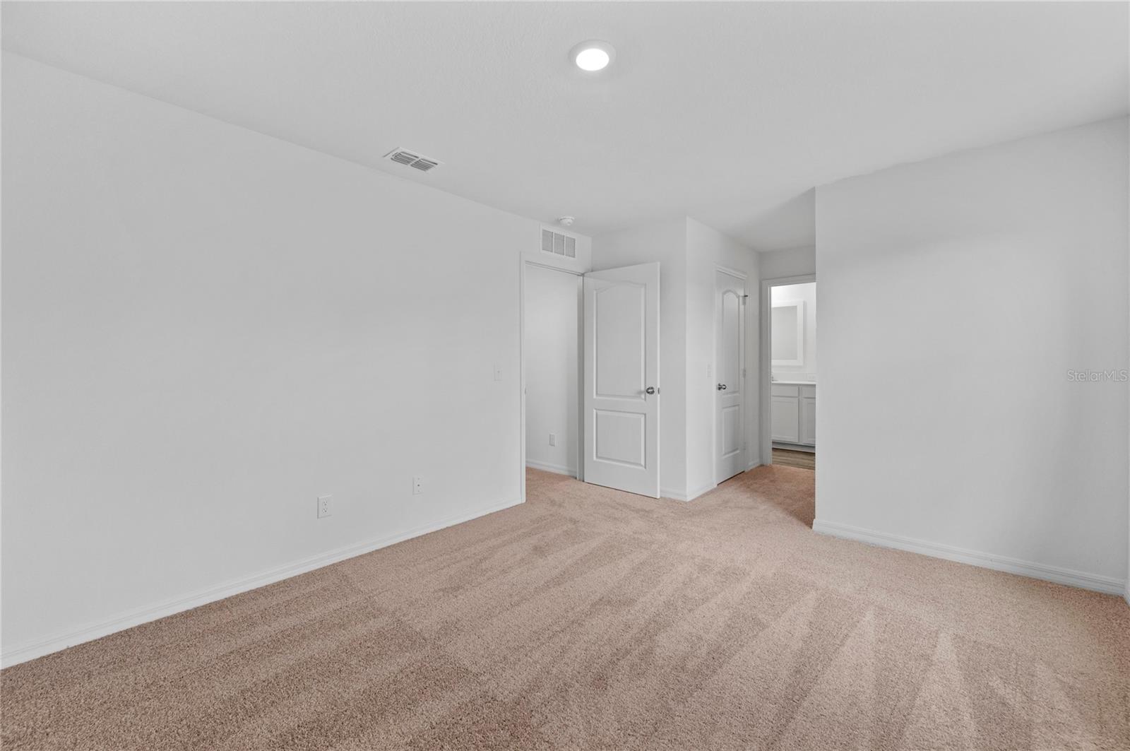 560 Bay Leaf Dr Property Photo 15