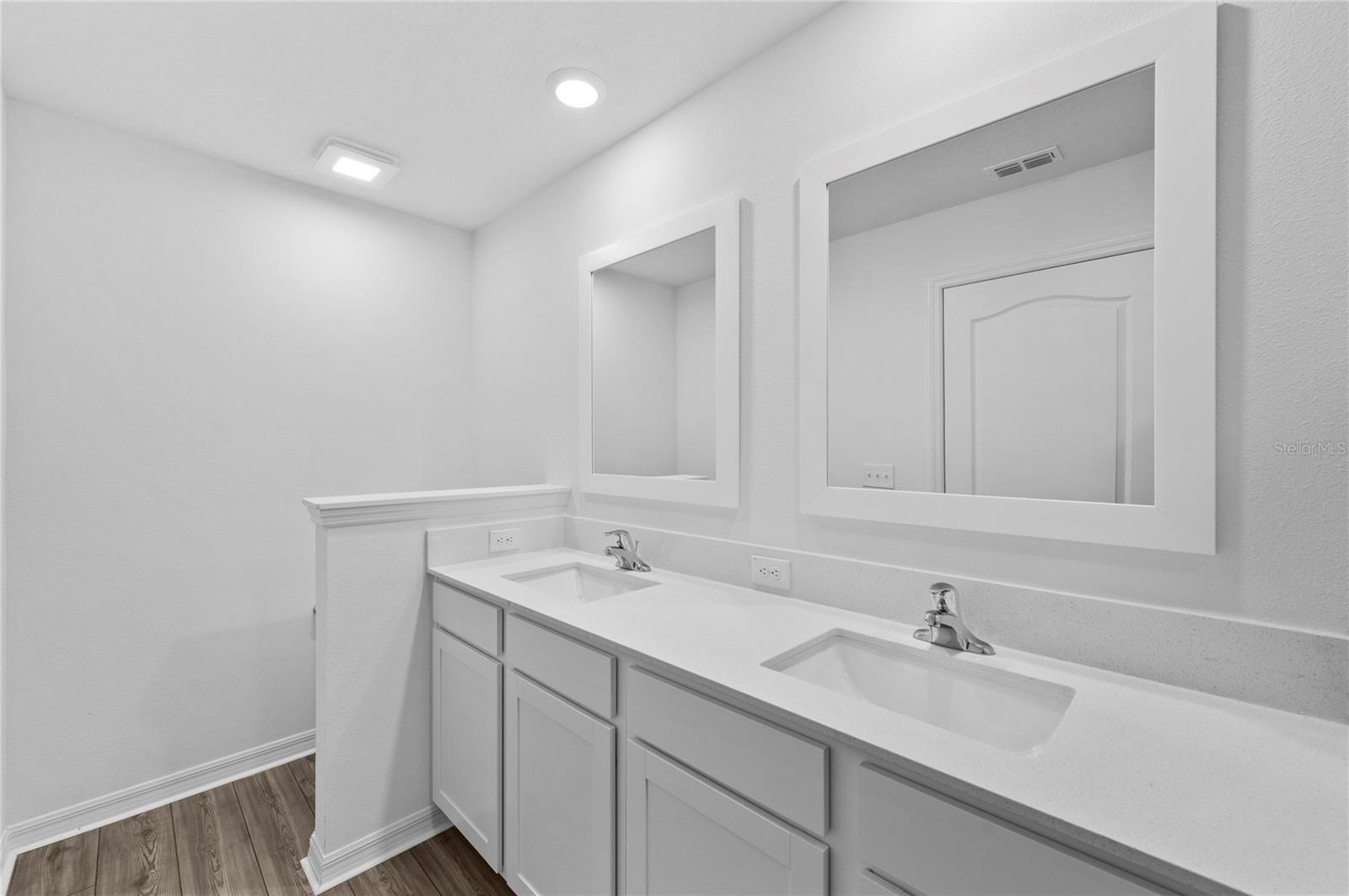 560 Bay Leaf Dr Property Photo 17