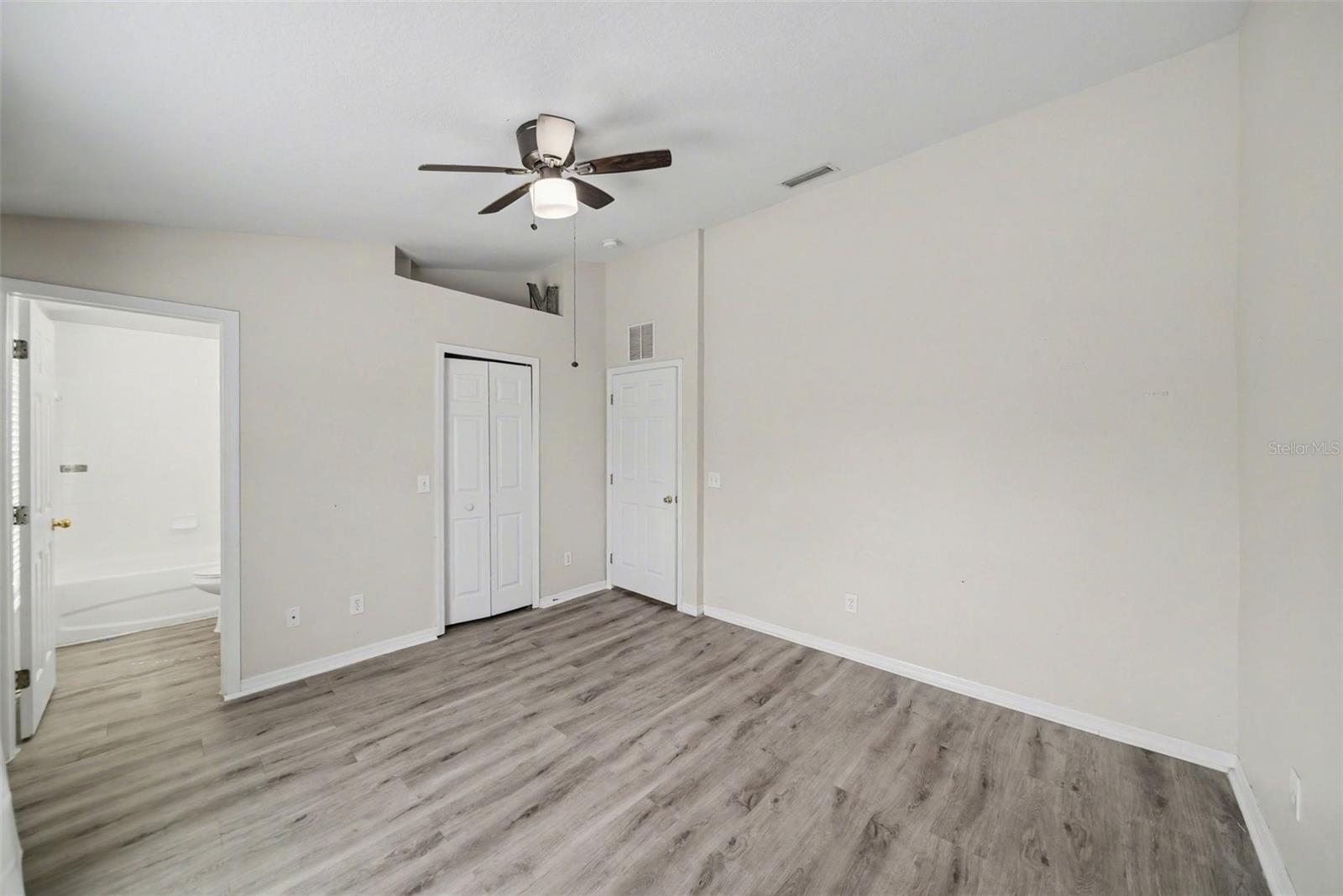1246 Charlesworth Dr Property Photo 15