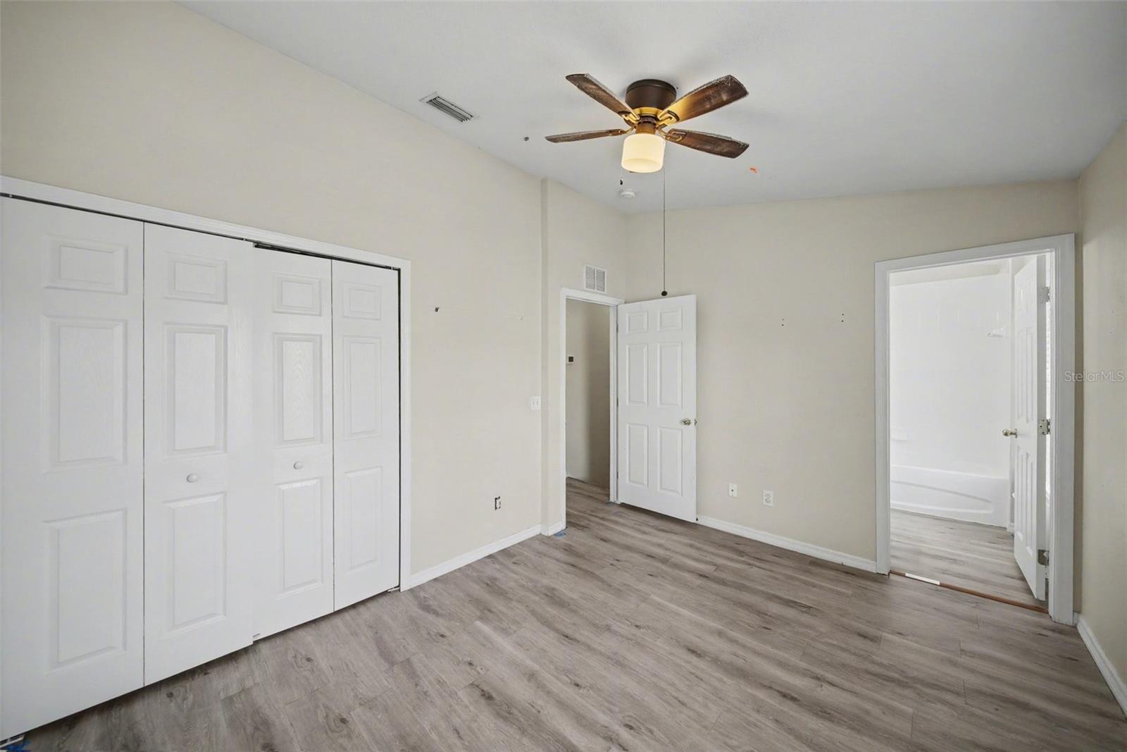1246 Charlesworth Dr Property Photo 16