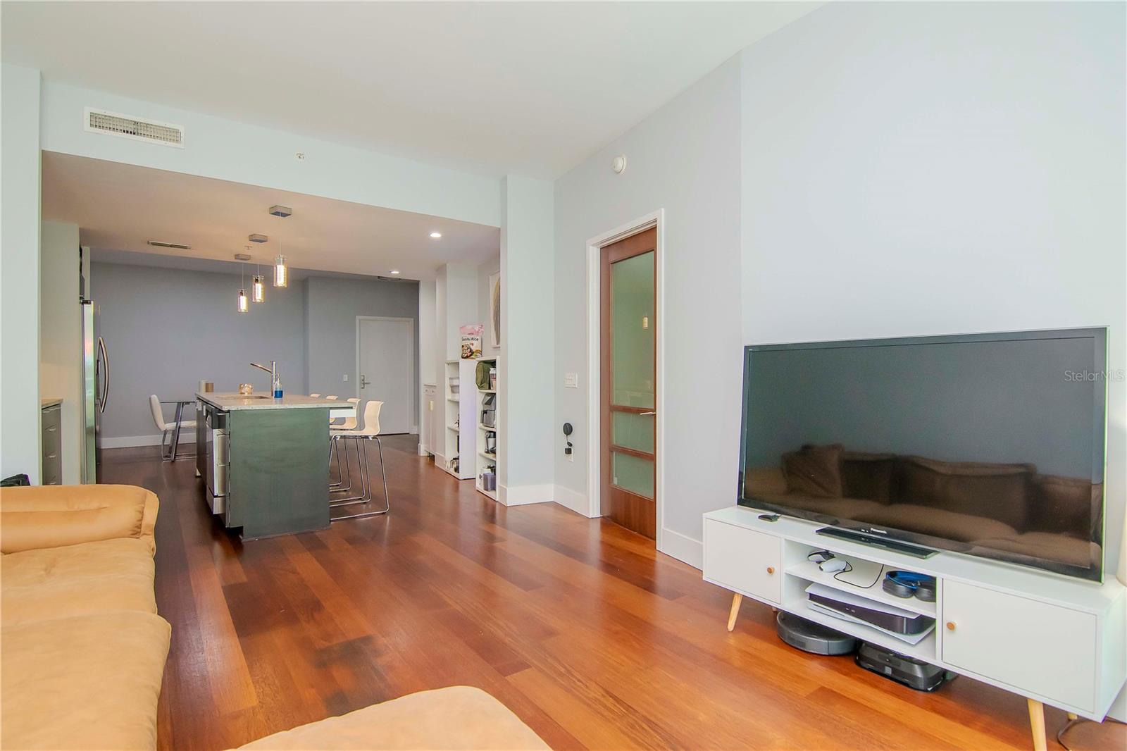111 N 12th St #1523 Property Photo 4