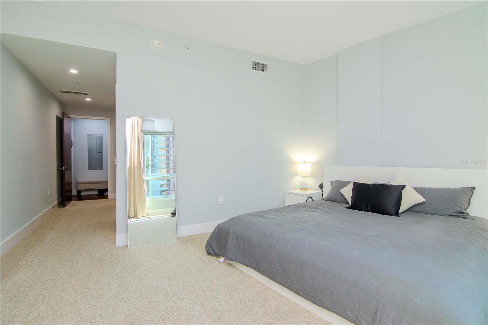 111 N 12th St #1523 Property Photo 8