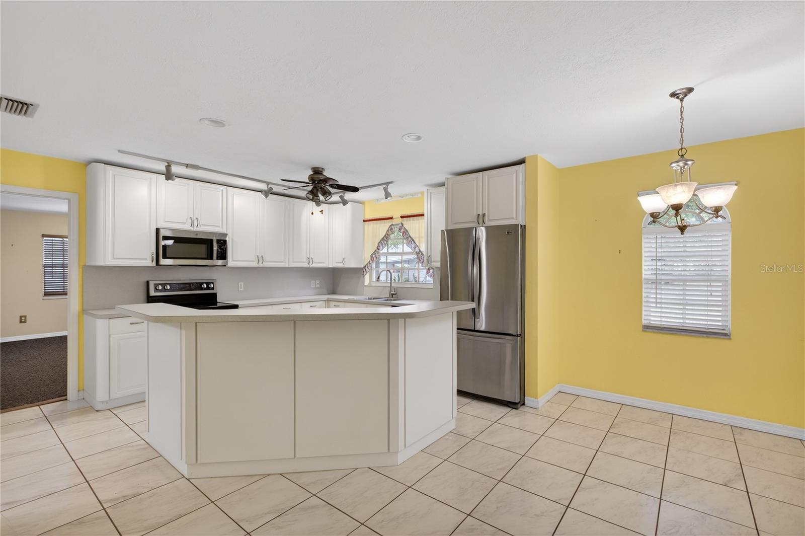 2065 Oak Beach Blvd Property Photo 5
