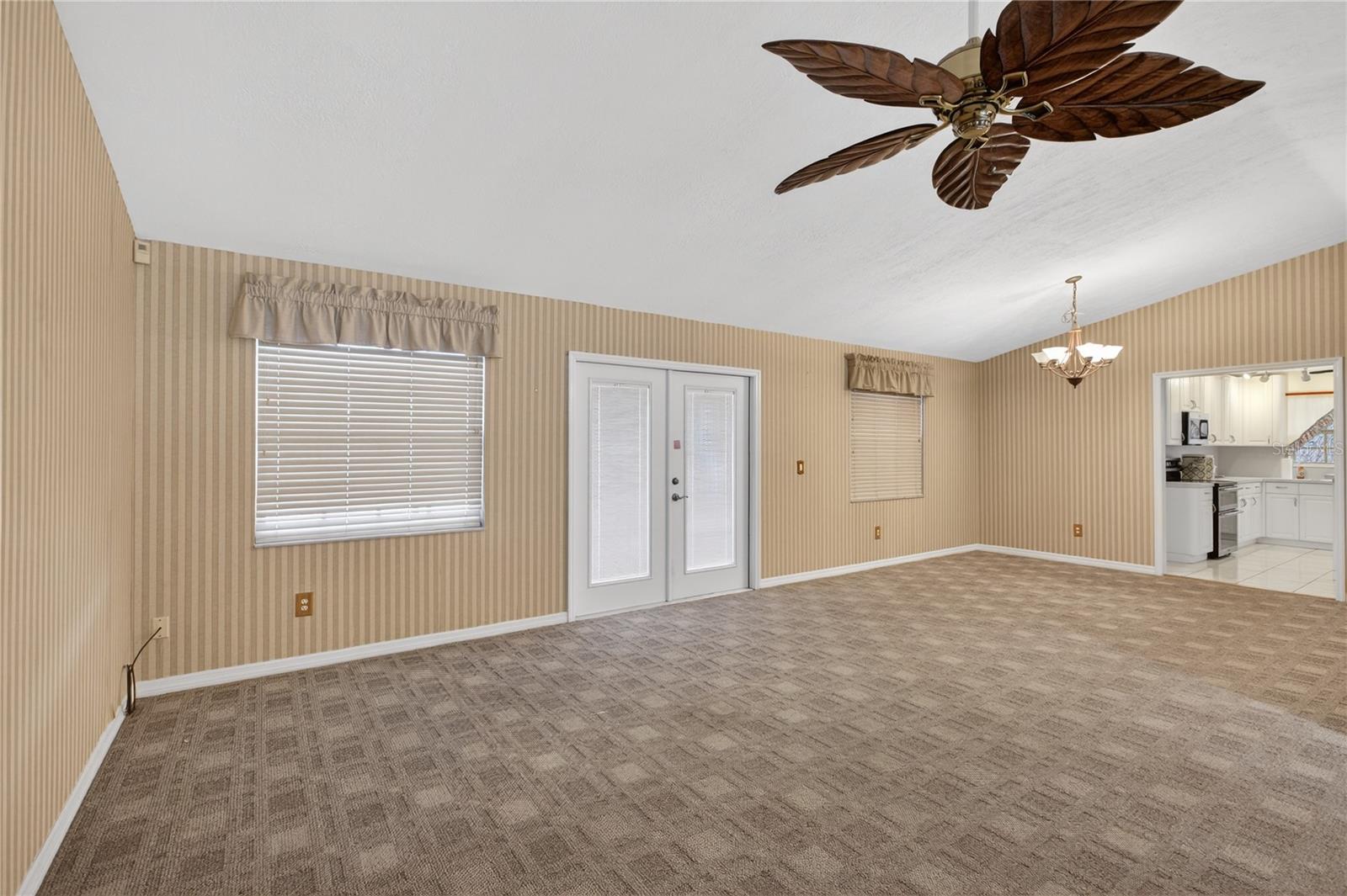 2065 Oak Beach Blvd Property Photo 6