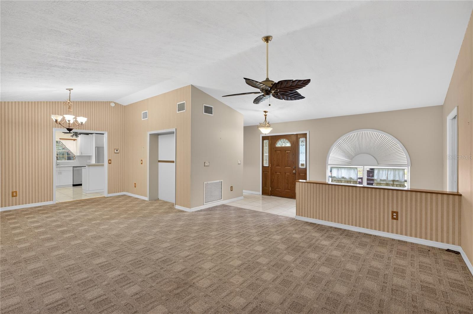 2065 Oak Beach Blvd Property Photo 7
