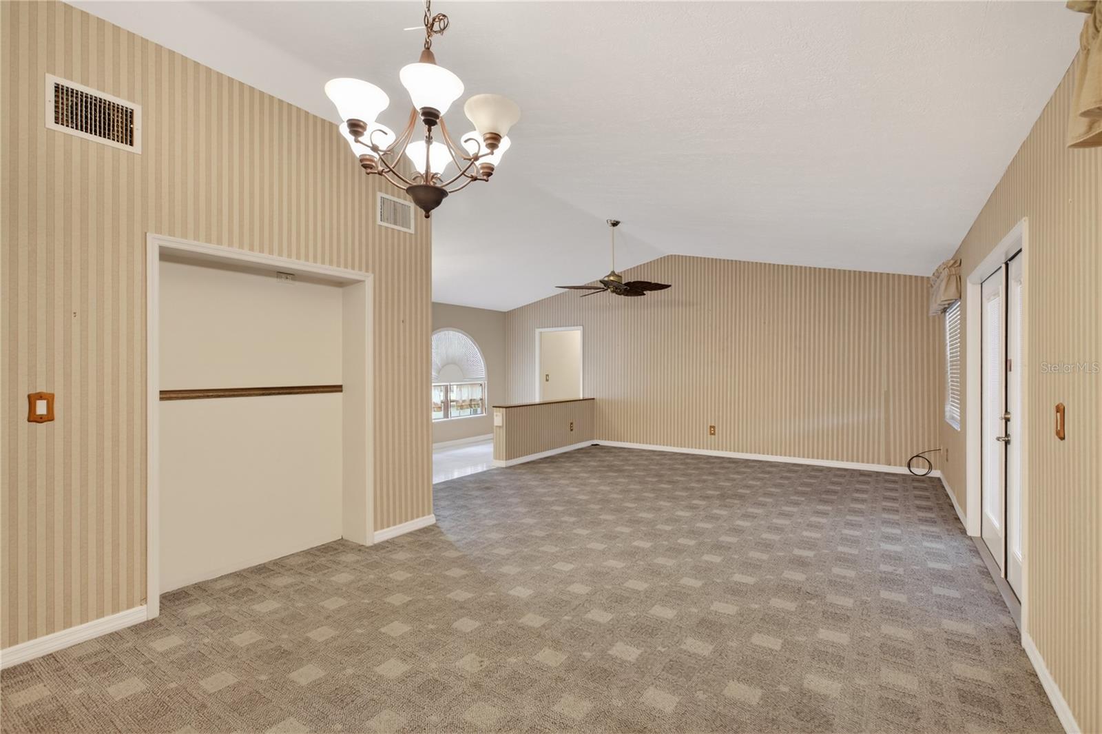 2065 Oak Beach Blvd Property Photo 8