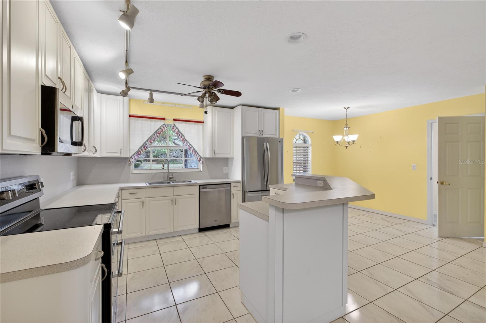 2065 Oak Beach Blvd Property Photo 9