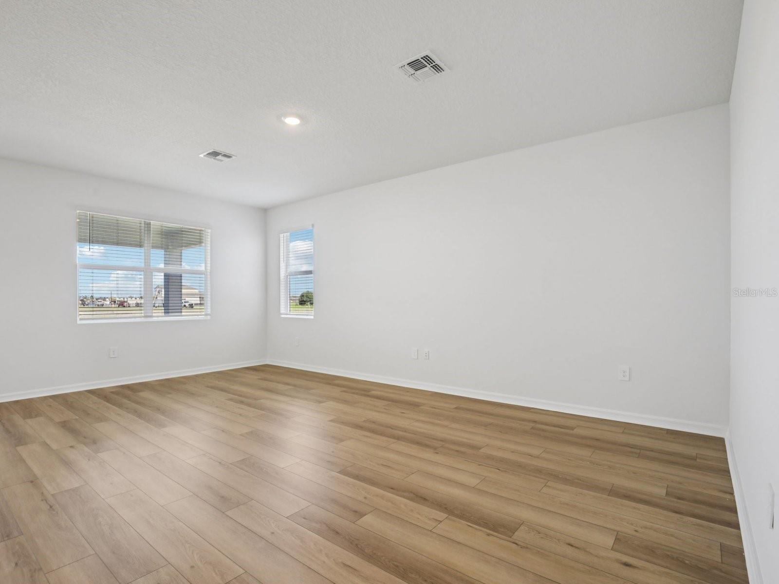 13220 Shellmore Ave Property Photo 2