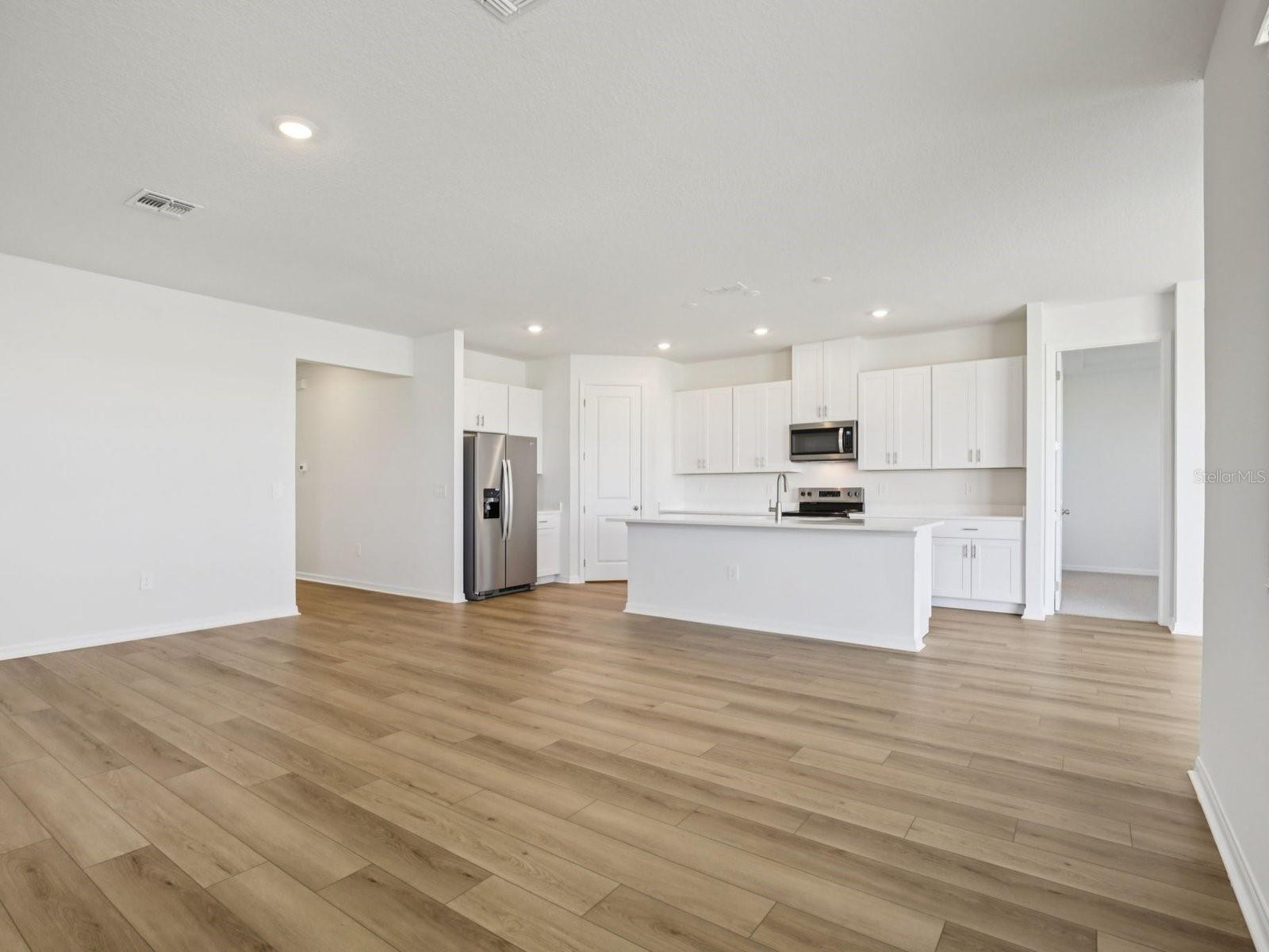 13220 Shellmore Ave Property Photo 3