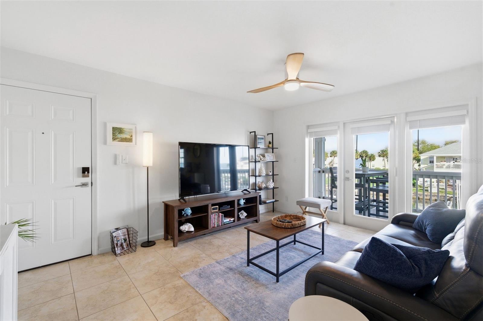 5174 Beach Dr Se #d Property Photo 5