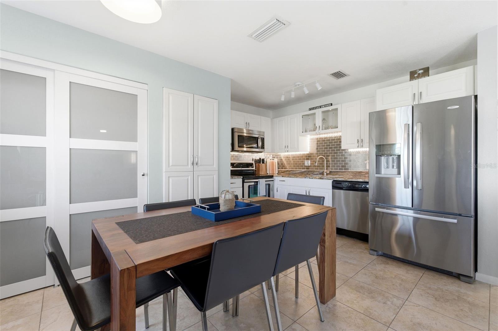 5174 Beach Dr Se #d Property Photo 7