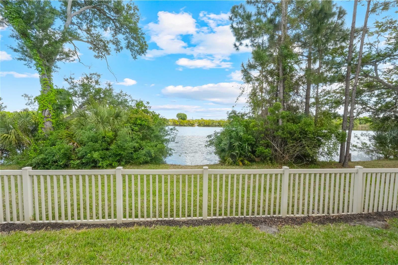 9204 Fox Sparrow Rd Property Photo 6