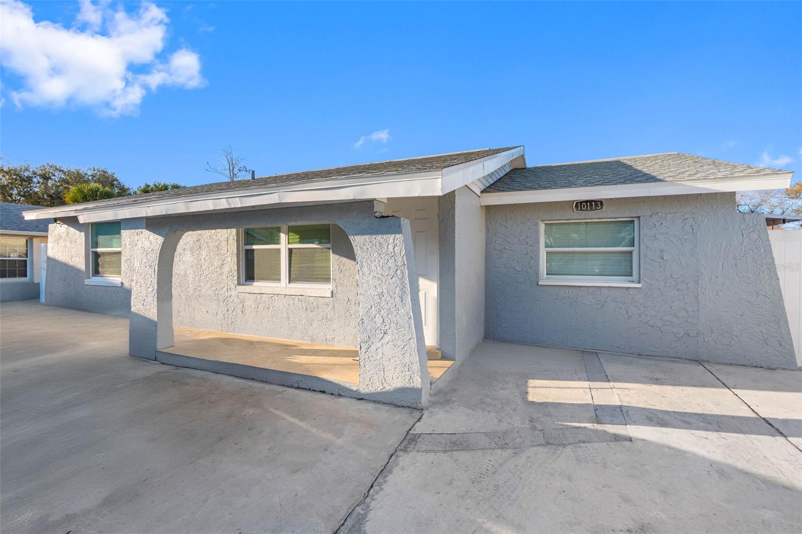 10113 ROYAL ACRES CT Property Photo 1