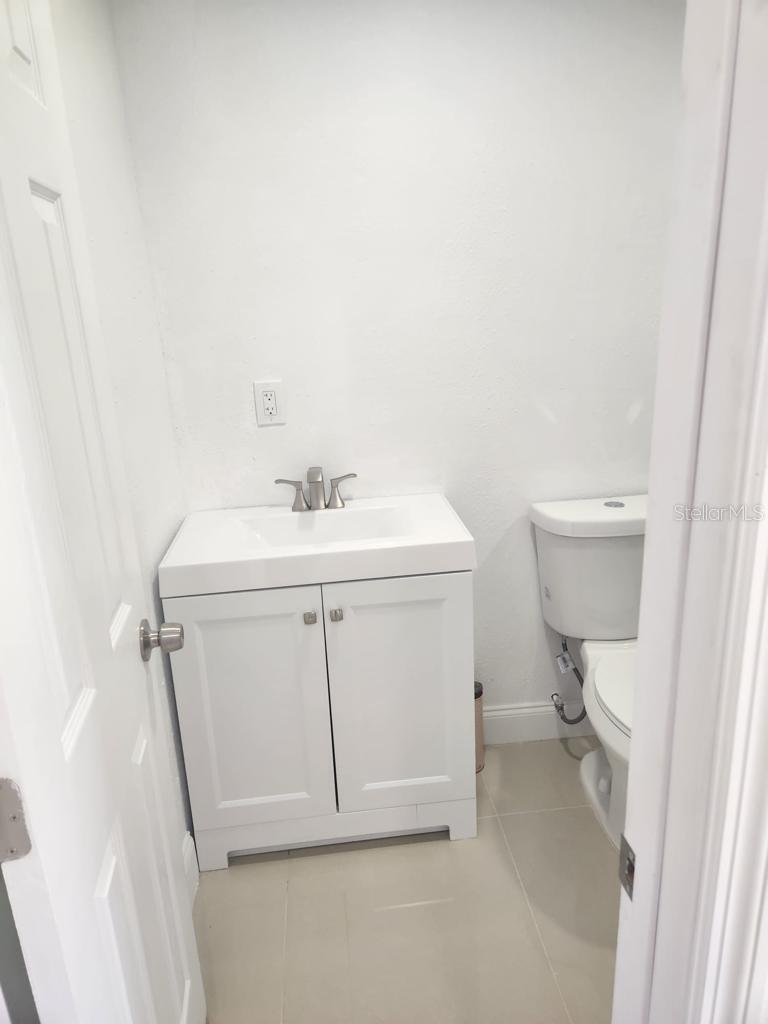 10113 Royal Acres Ct Property Photo 6