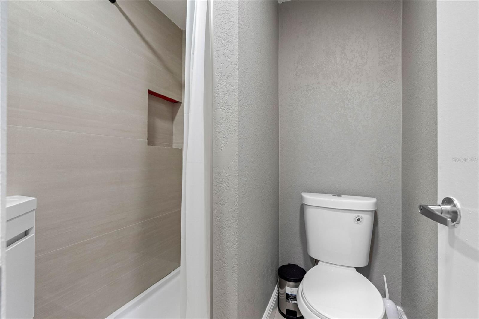 10113 Royal Acres Ct Property Photo 23