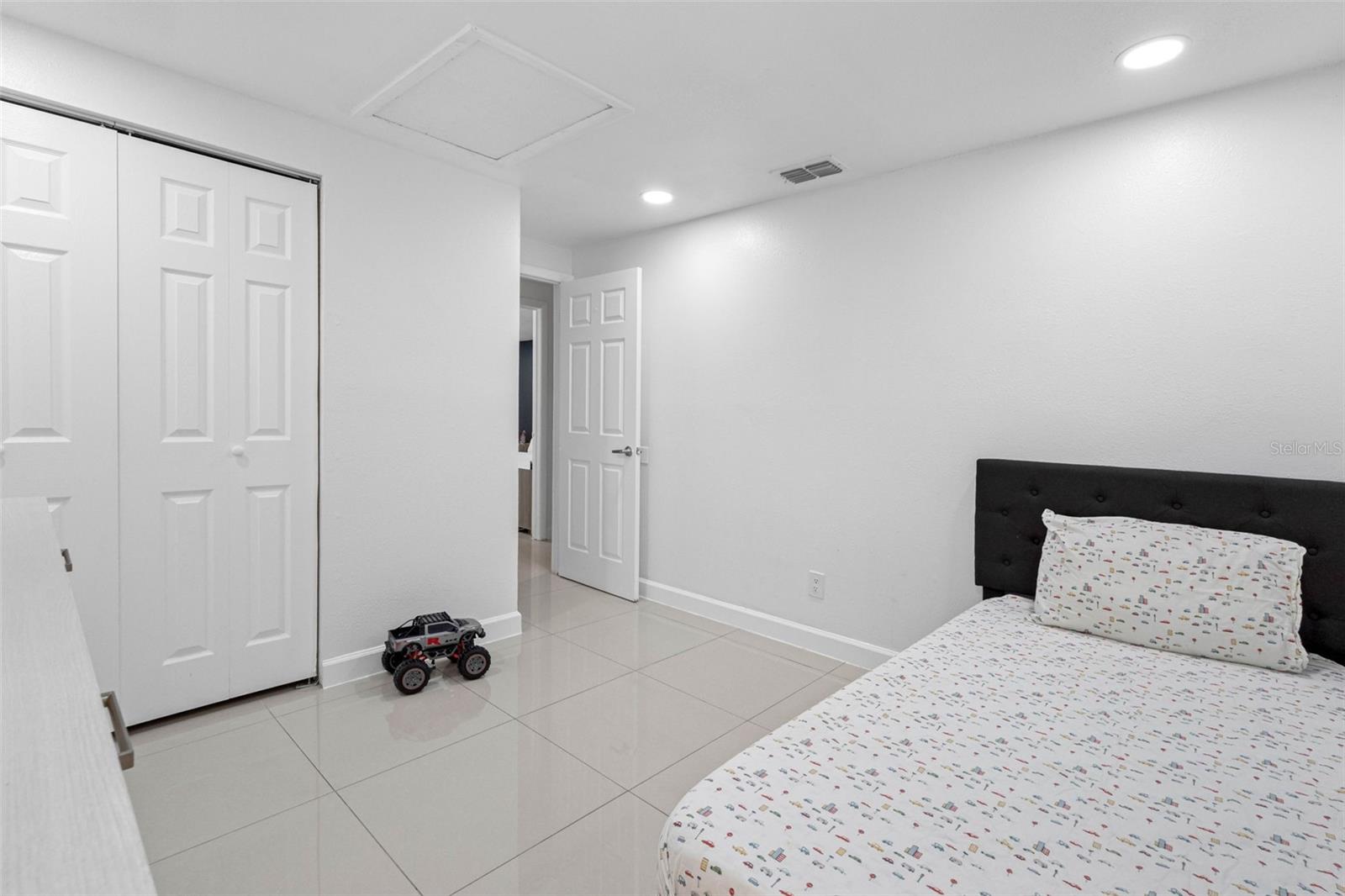 10113 Royal Acres Ct Property Photo 25