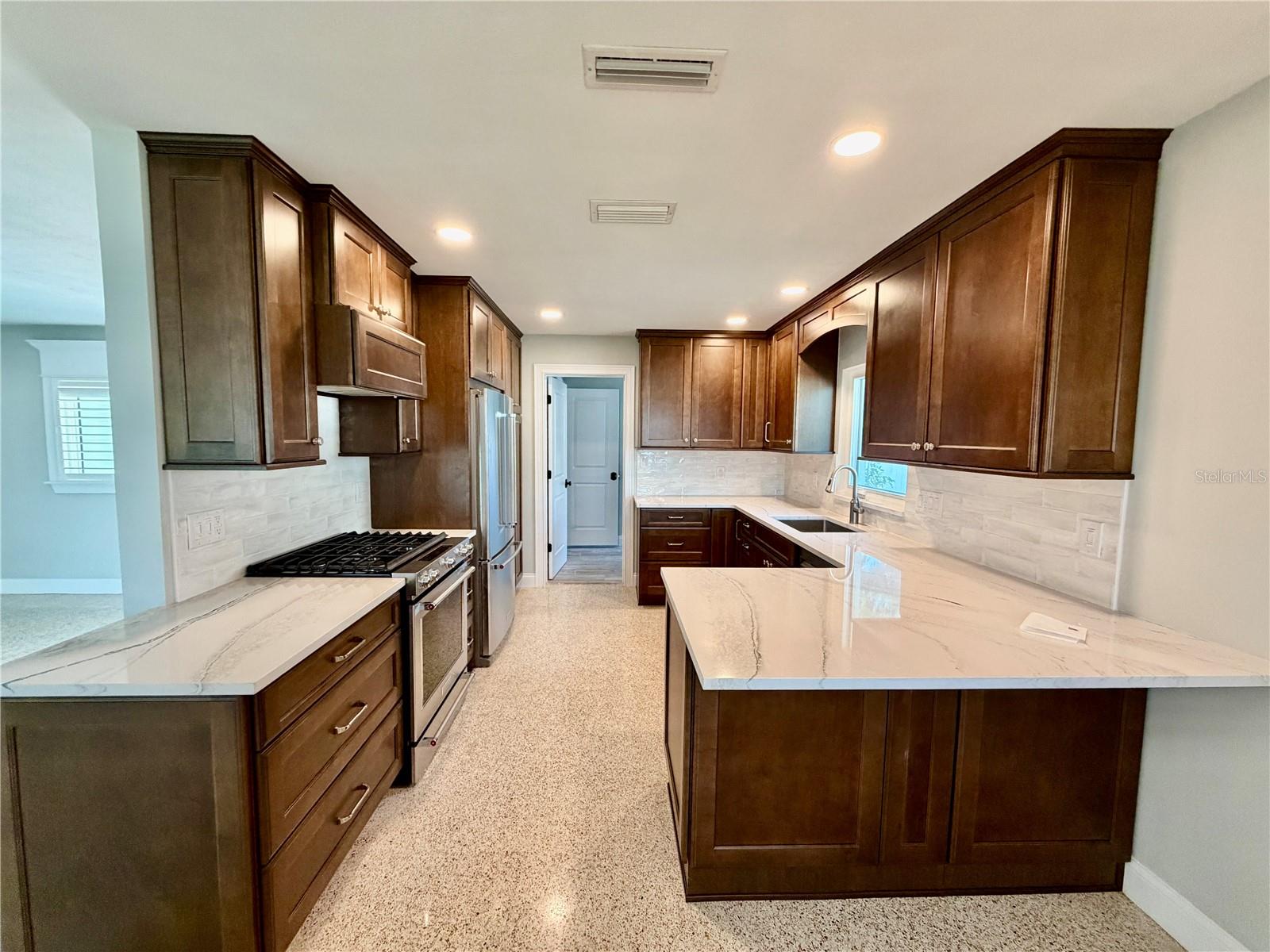 17045 Dolphin Dr Property Photo 3