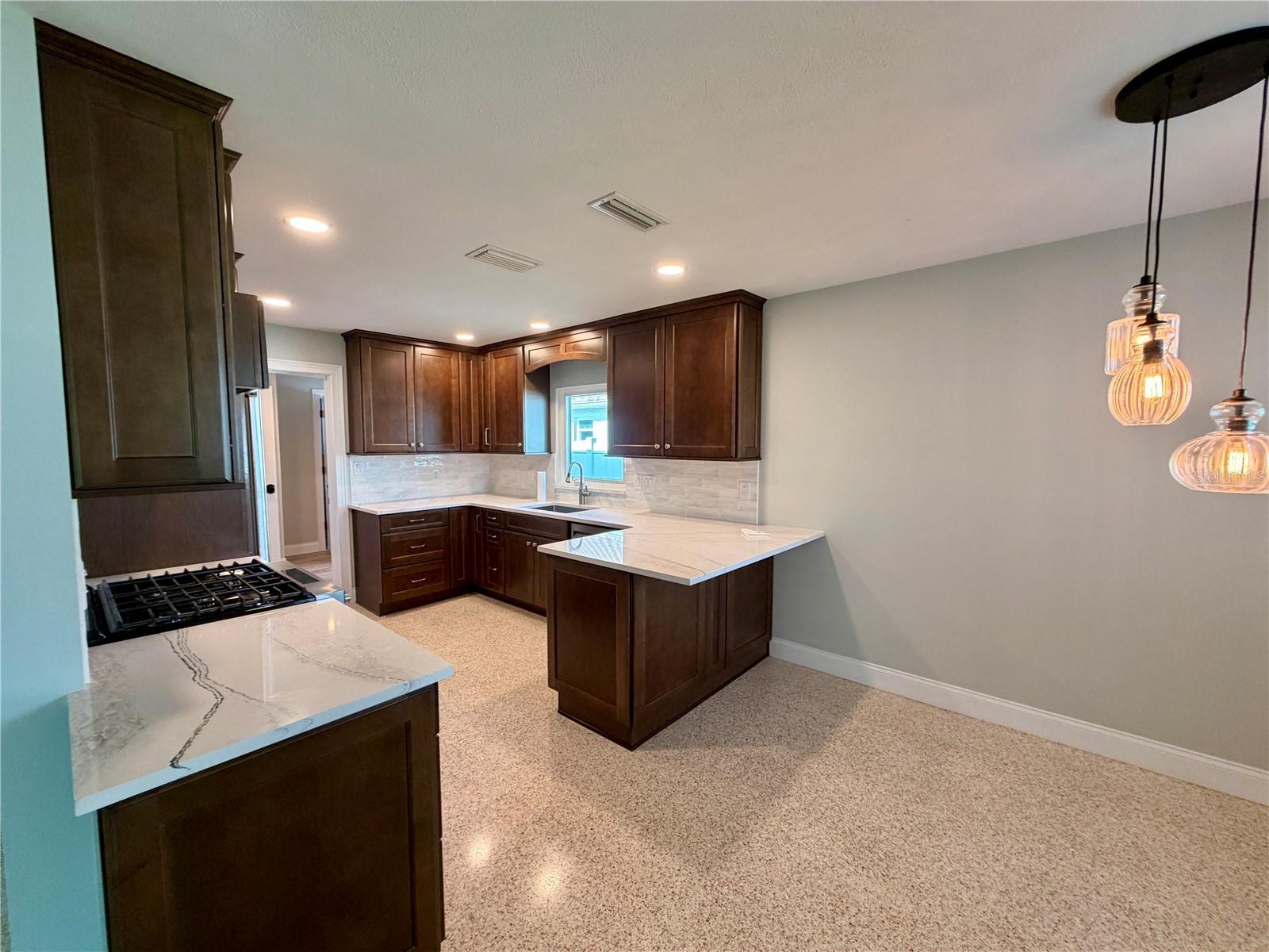 17045 Dolphin Dr Property Photo 4