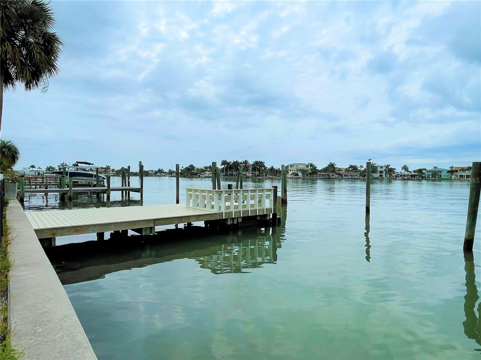 17045 Dolphin Dr Property Photo 6