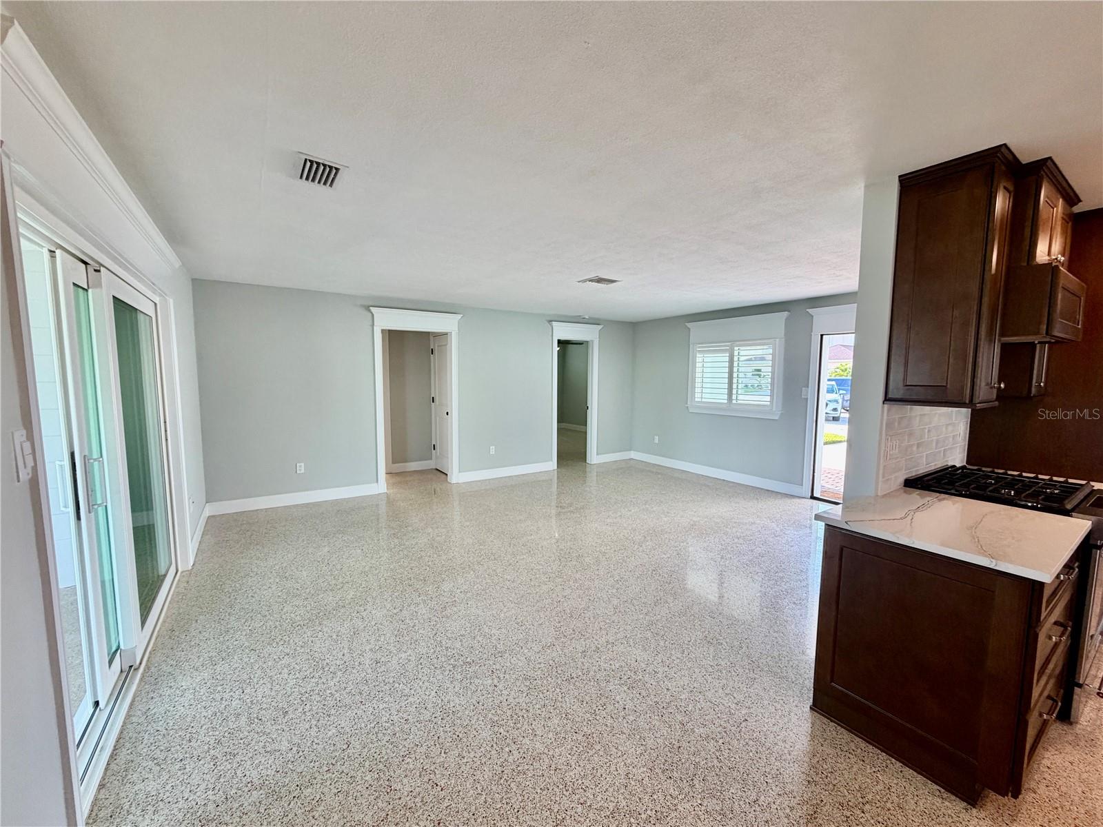 17045 Dolphin Dr Property Photo 10