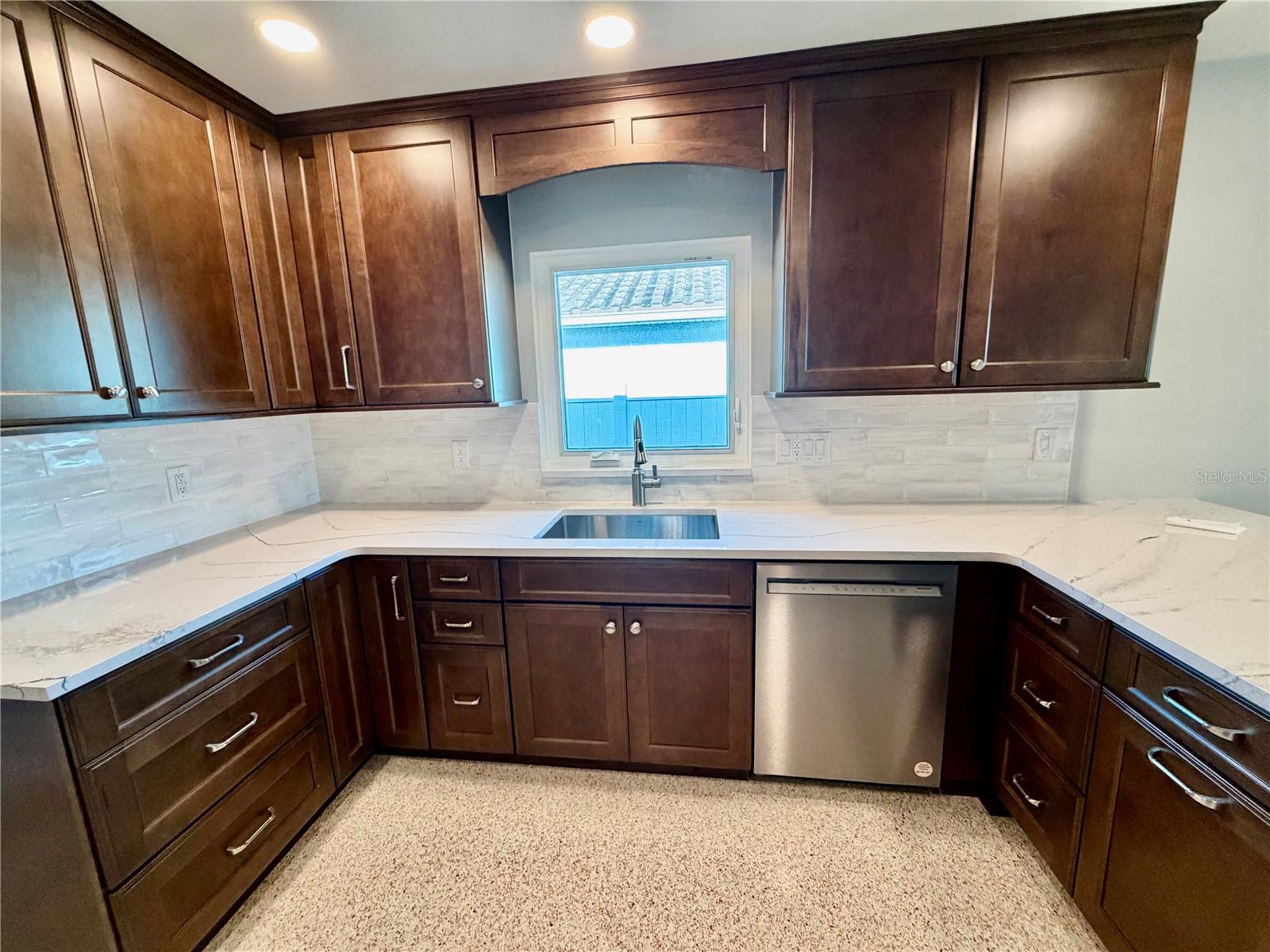 17045 Dolphin Dr Property Photo 11